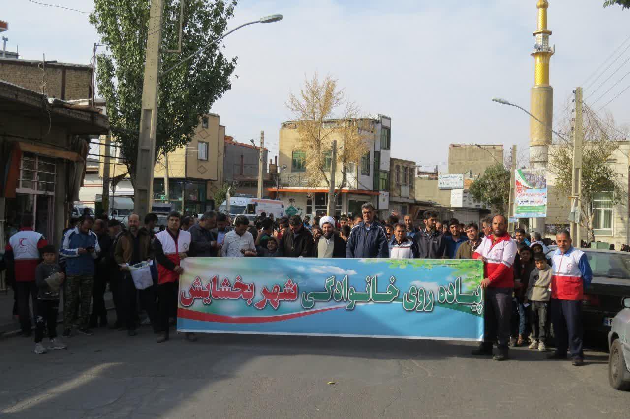 برگزاری همایش پیاده روی خانوادگی ایرانیان در شهر بخشایش